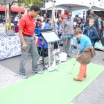 A putting demo.